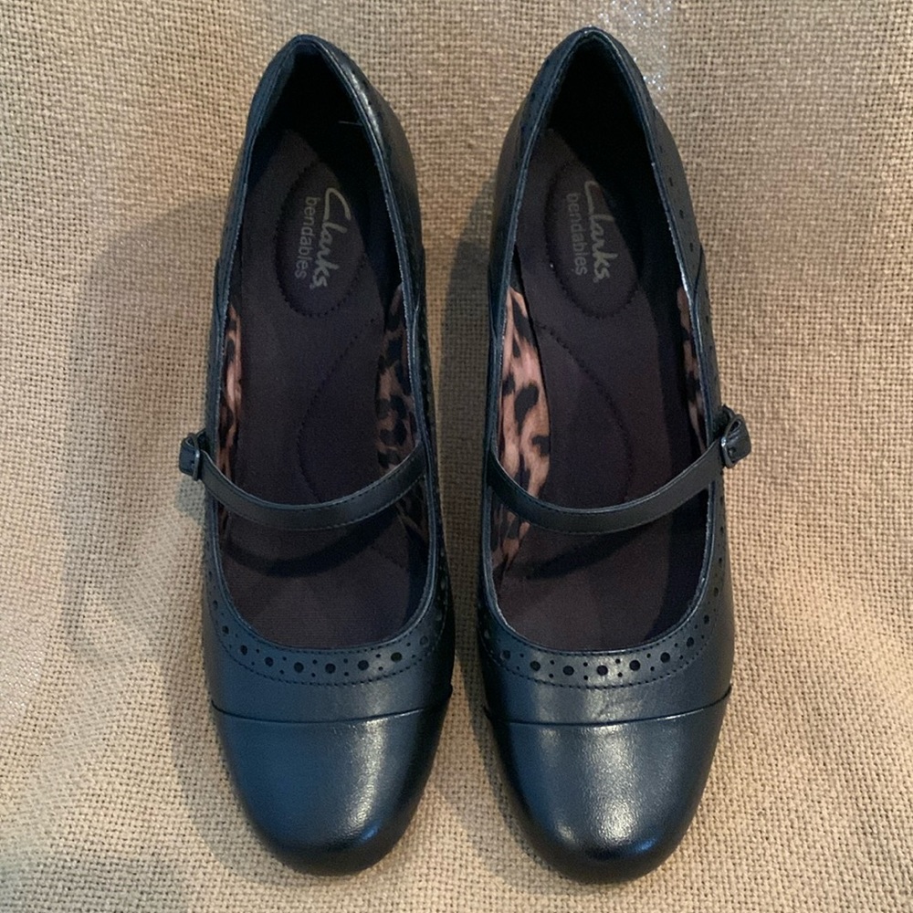 Clarks Sapphire Vase Mary Jane Pumps, 9M, black leather